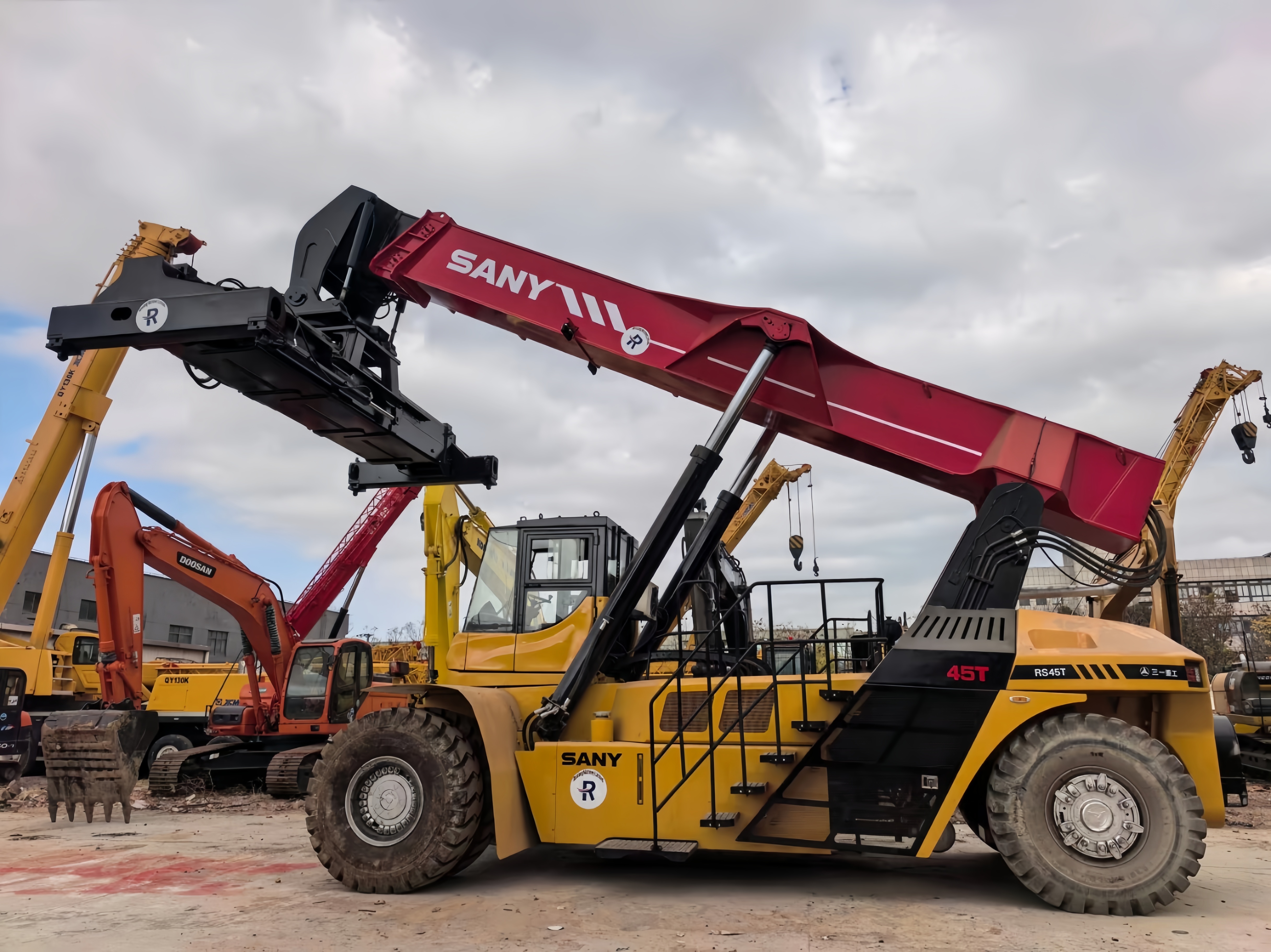 SANY SY365H 36 ton excavator side view, used crawler excavator for sale