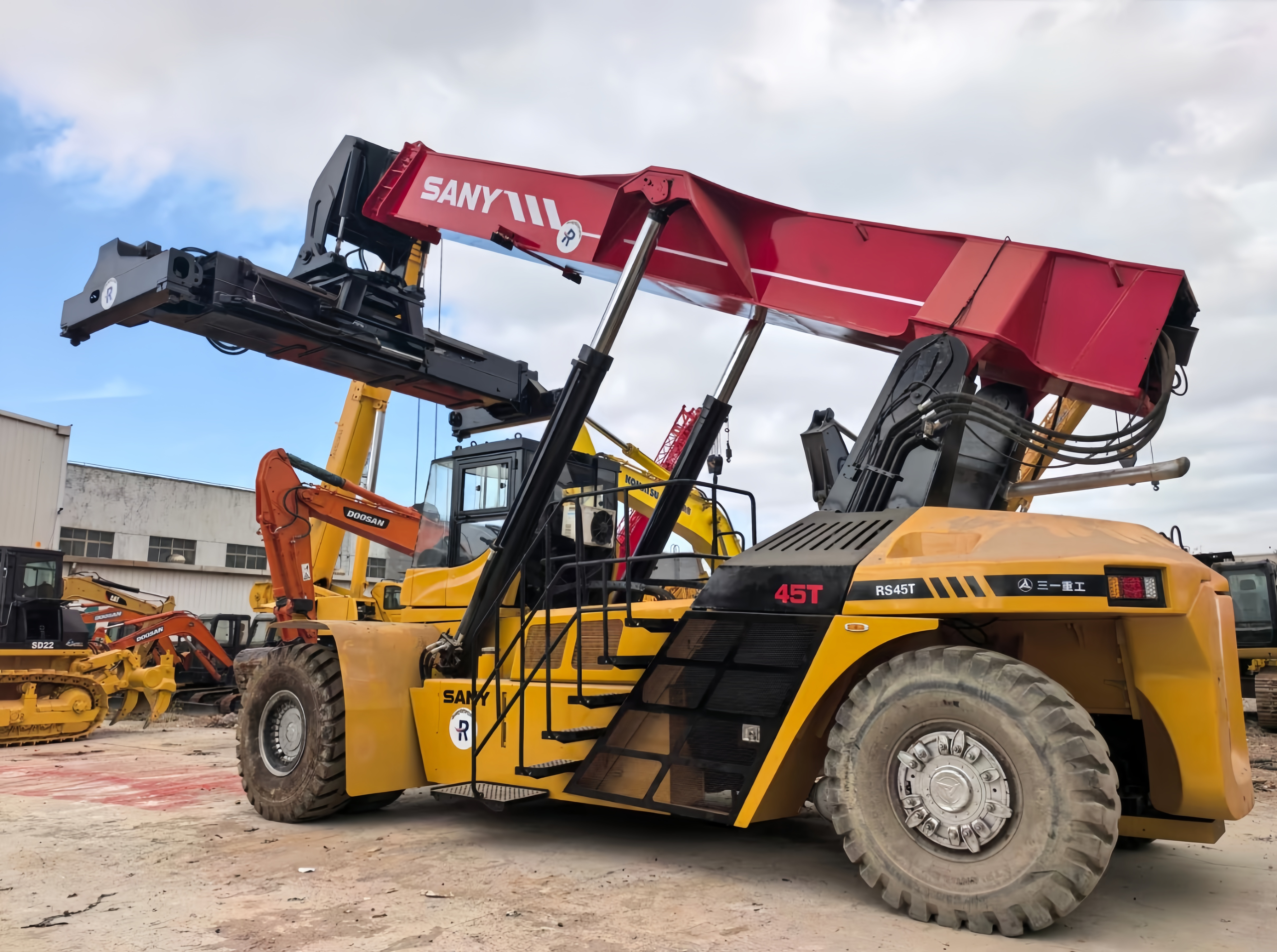 SANY SY365H 36 ton excavator side view, used crawler excavator for sale
