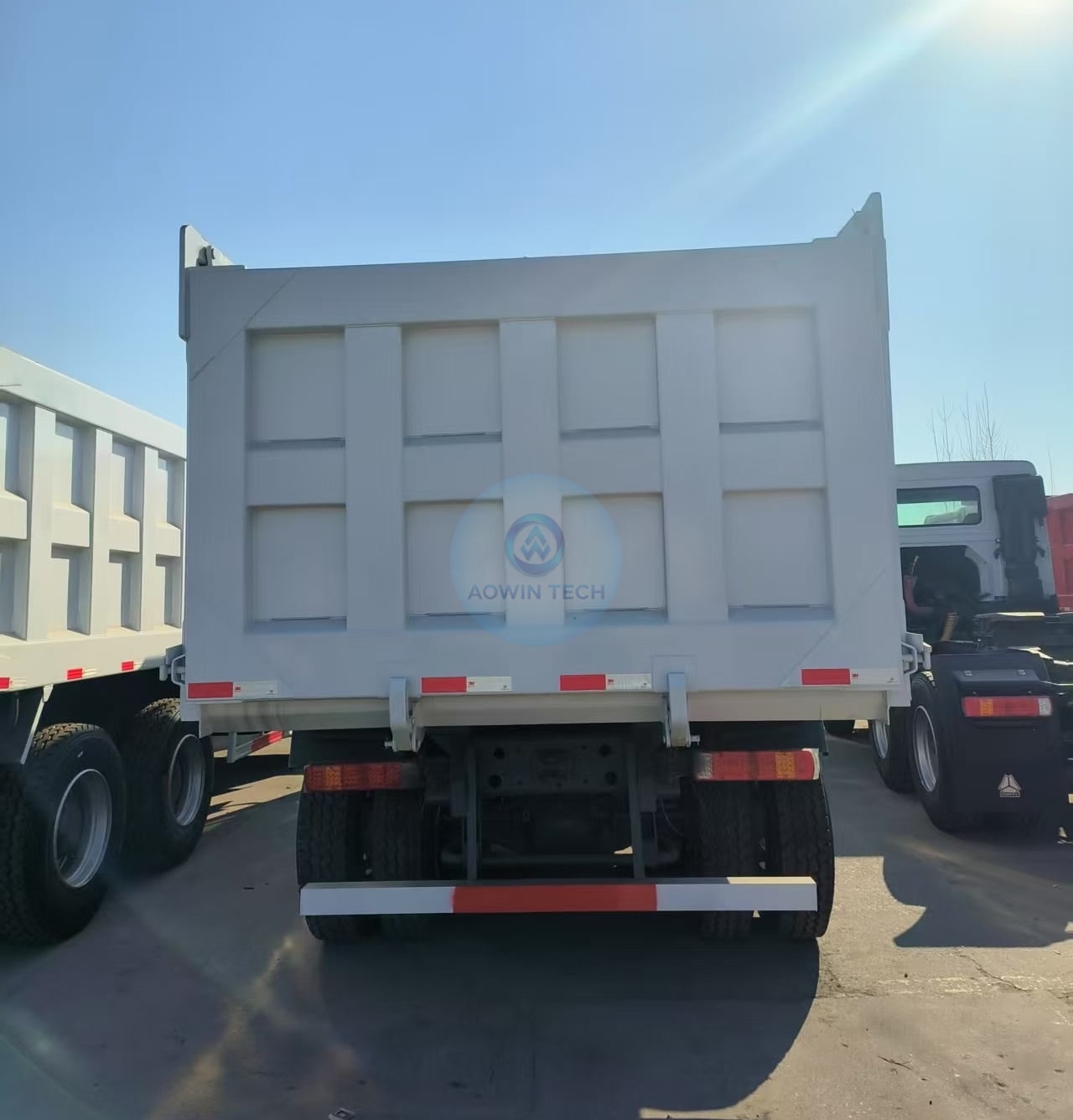 Howo 6x4 dump truck rear view and tipper tailgate with towing hook for sale